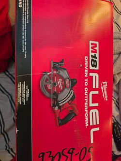 Milwaukee M18 FUEL 7-1/4" Circular Saw Kit