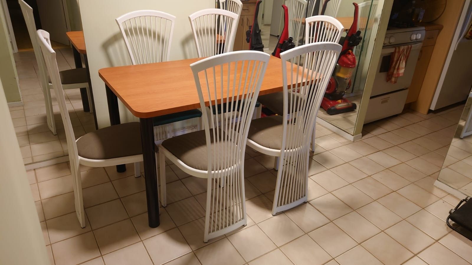 Great Dining Room Table And Six Chairs 