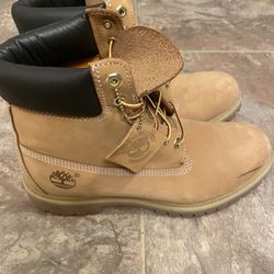 Timberlands 6 Inch Wheat Classics Men’s Size 9