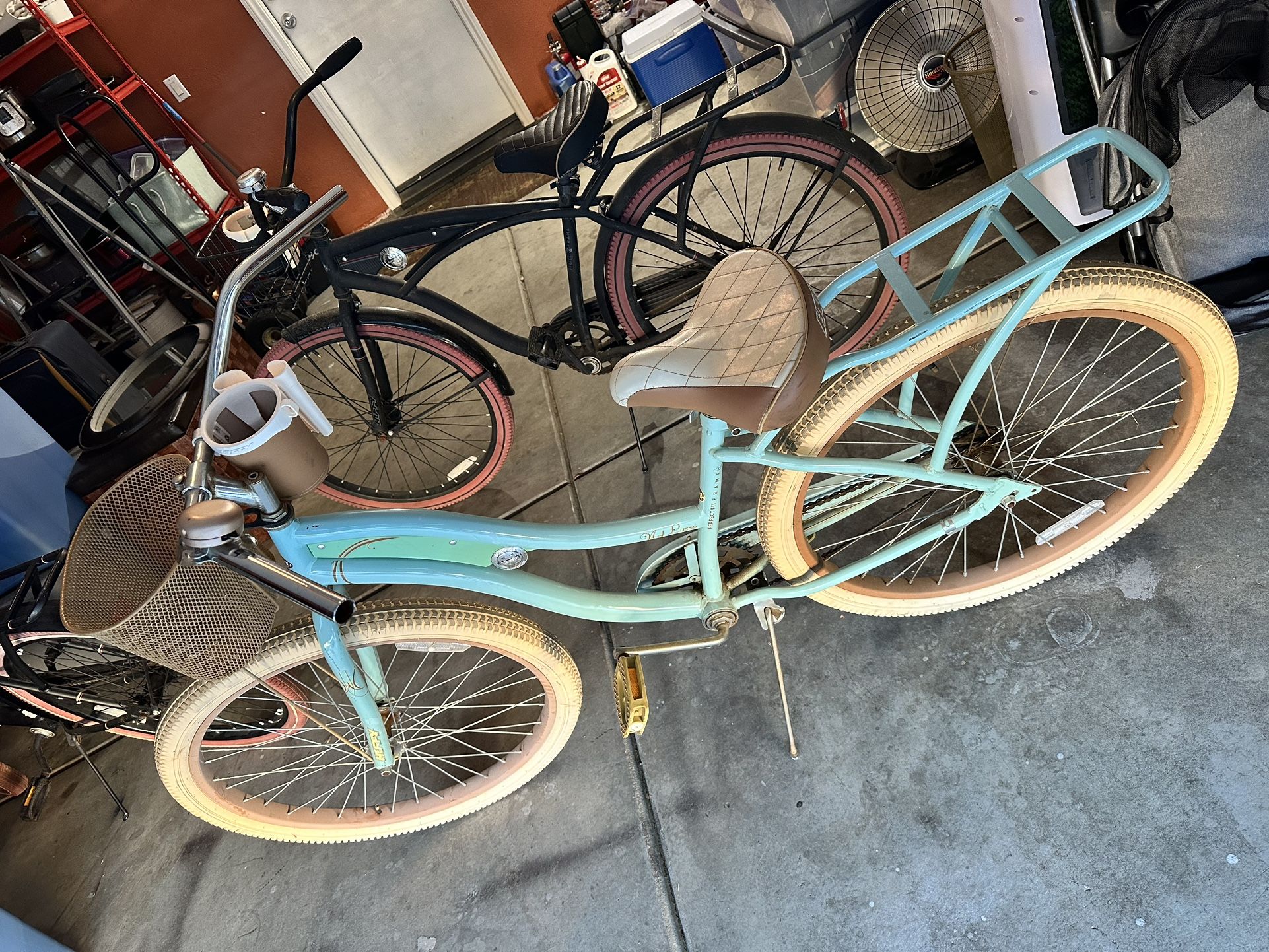 Men's And Women's Beach Cruisers
