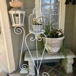 Flower stand with succulents in it🤗