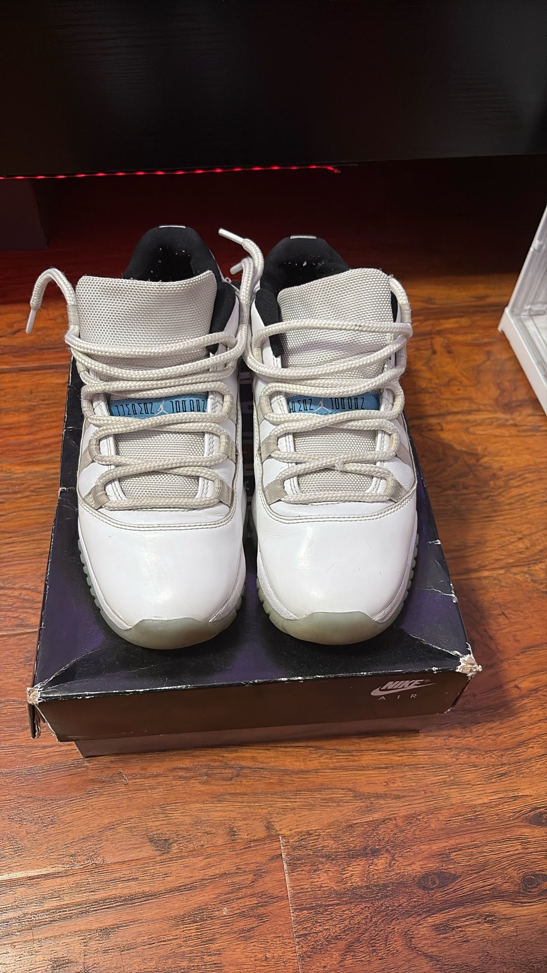 Jordan 11 low Legend blue