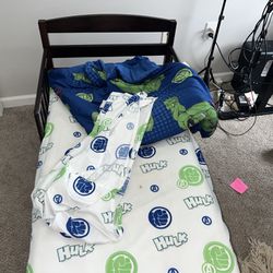 Toddler Bed With Sheet Set And Comforter 