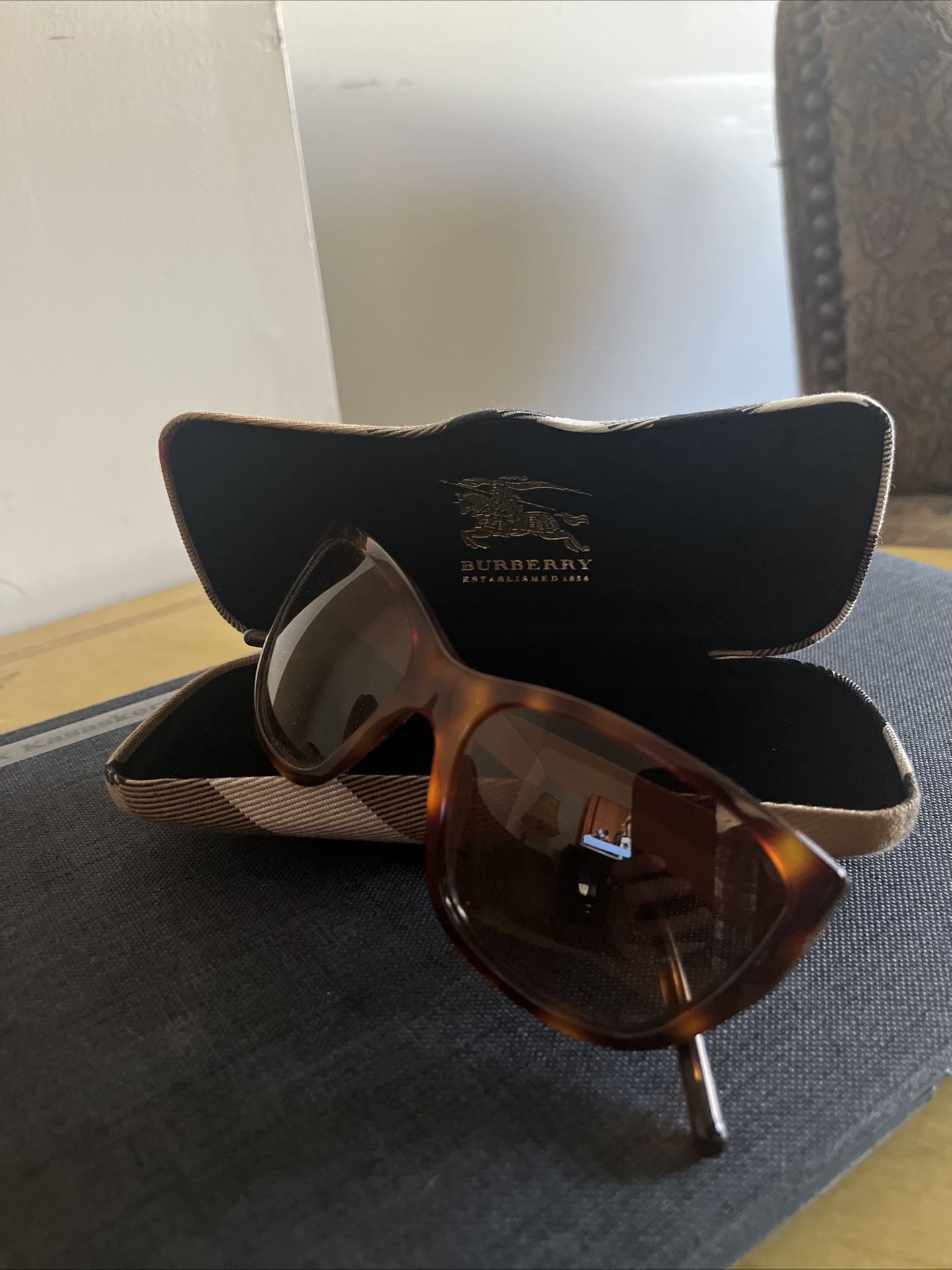 Burberry Sunglasses Unisex