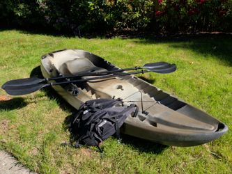 Lifetime Sport Fisher Angler 100 Kayak (Paddles Included)