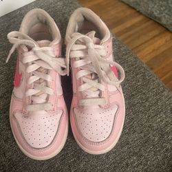 Nike Dunk, Triple Pink Size 1Y