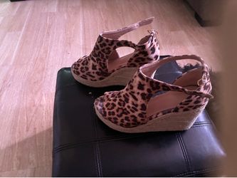 Womens shoes/ size8