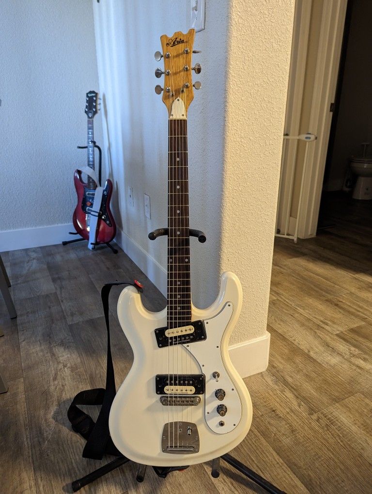 1970 Aria Univox Hi-Flier Nirvana Kurt Cobain