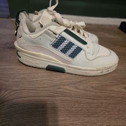  Adidas HYC Forum Mod Low en color Crystal Jade/Collegiate Green/Ivory. 