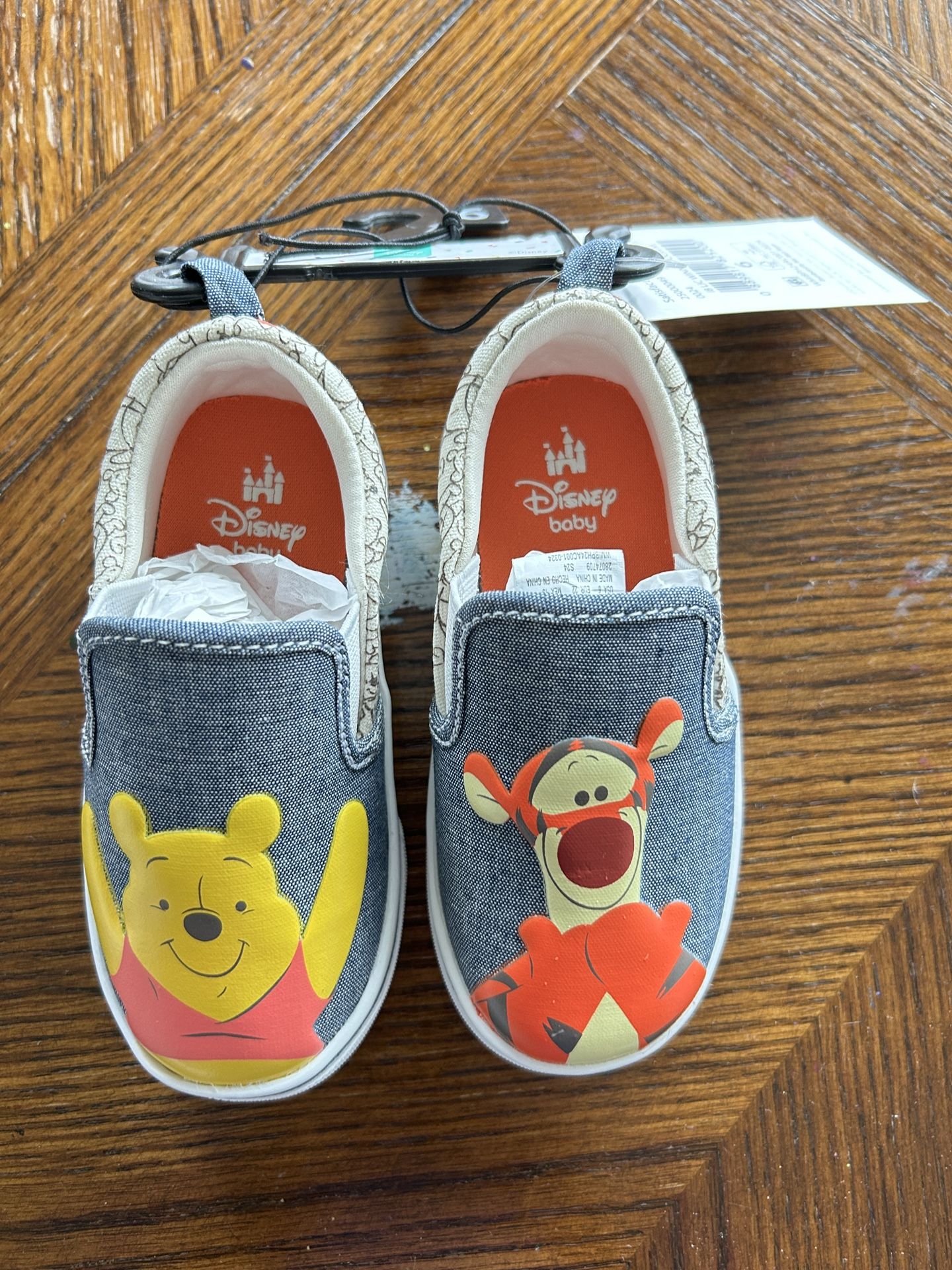 NWT Disney Winnie the Pooh baby boys sneakers size 6