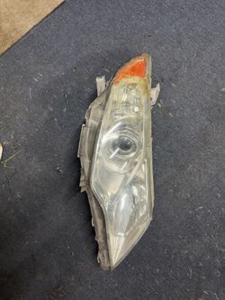 08-14 Camry Passenger Headlight Broken Lens