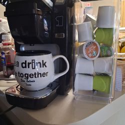 Vendo cafetera keuring  con la jarrita y cafes