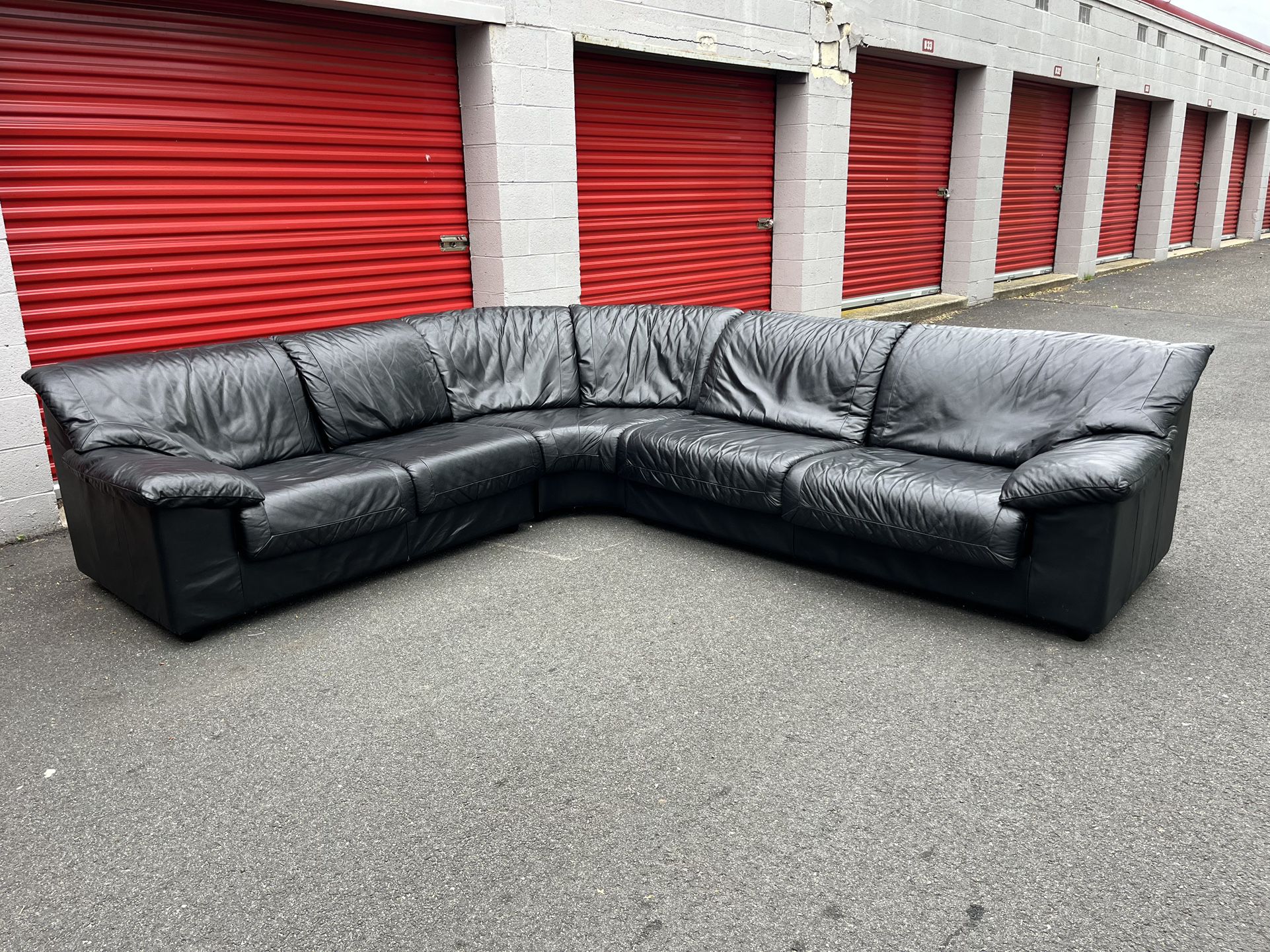 Natuzzi Black Leather Sectional Couch Great Condition