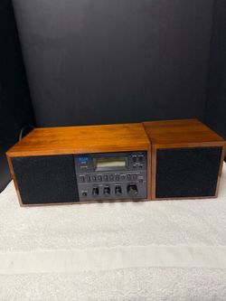 Vintage KLH 200 AM/FM Stereo tabletop radio