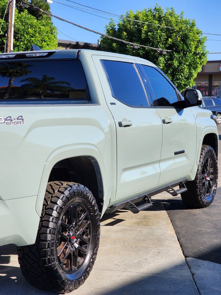 35 X 12.5 X 20 NITTO RIDGE GRAPPLERS With TRD rims