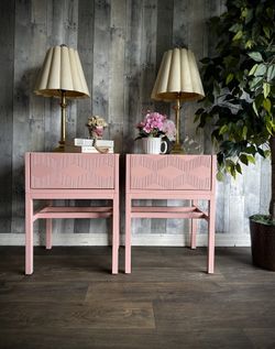 πΊ Newly Refinished Pink Modern Nightstands / Details Below β¬οΈ