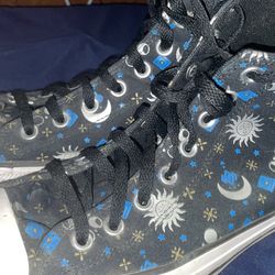 Converse Shoes (Size 9)