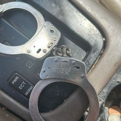 Smith And Wesson M100 Handcuffs