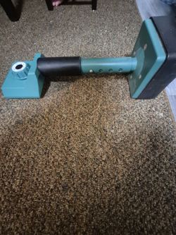 Carpet stretcher