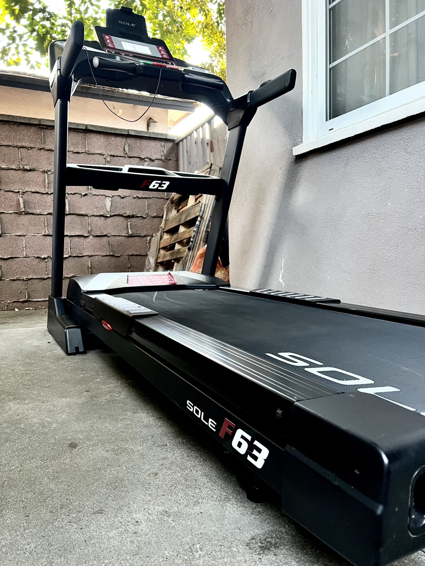 SOLE F63 Treadmill
