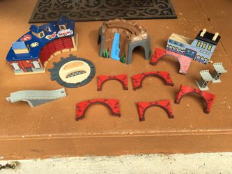 Price Lowered...Thomas the Train,,,,there are 3 pictures