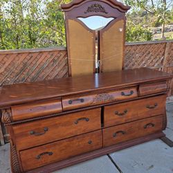 Dresser With Mirror