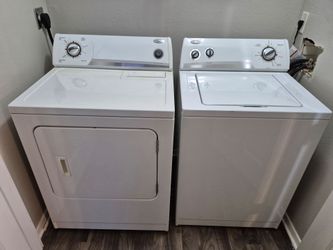 Whirlpool Washer & Dryer Set – White – Used