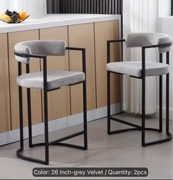 2 bar stools