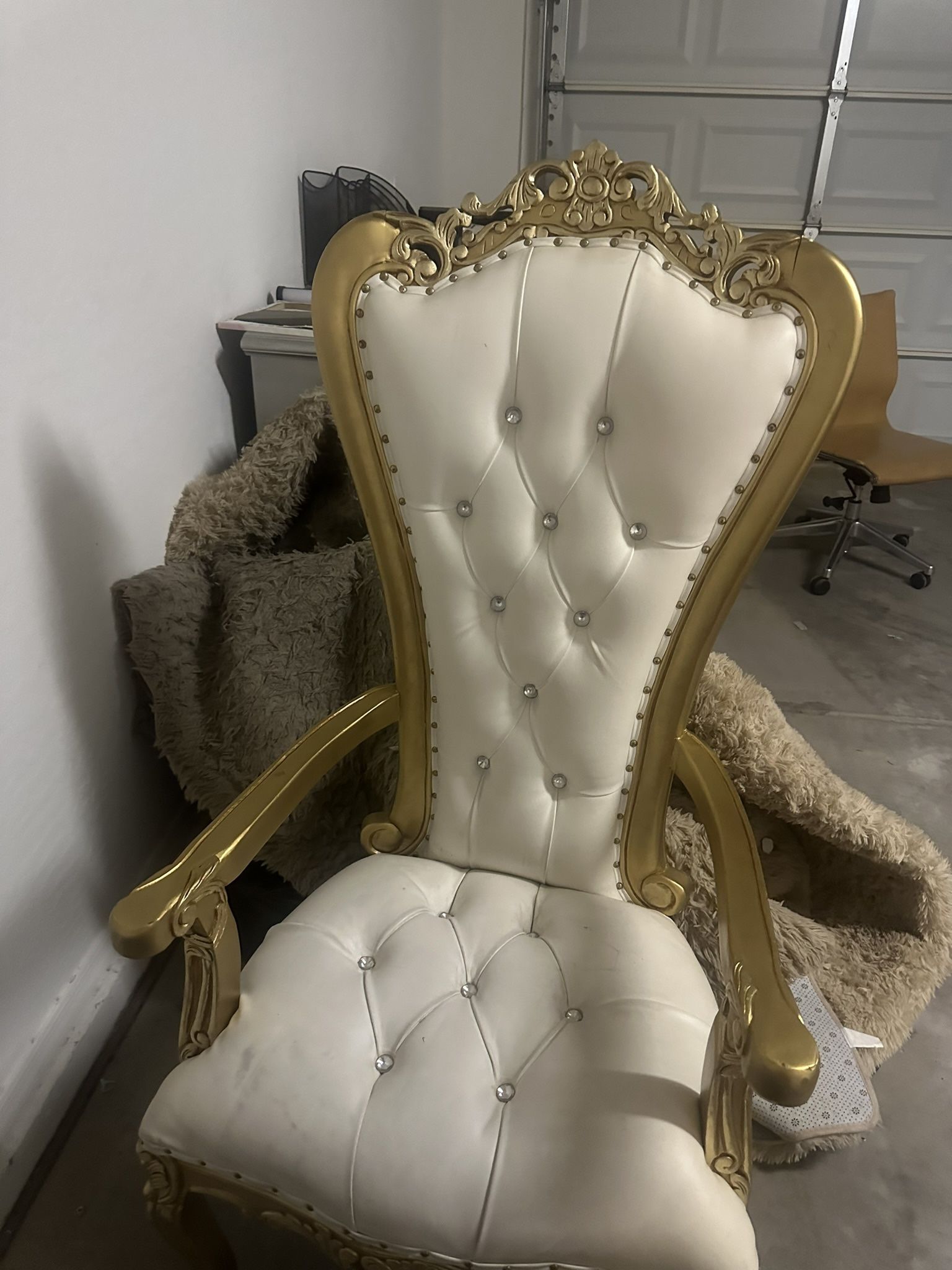 Throne Chair