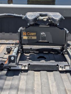 Fifth wheel hitch