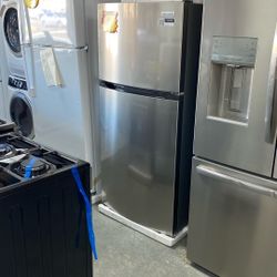 *NEW OPEN BOX* Frigidaire Top and Bottom Refrigerator 