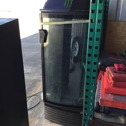 Monster Energy Edition  refrigerator   NON WORKING  was told that it needed freon.  NO HABLA ESPANOL