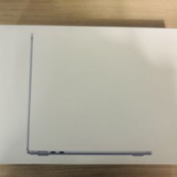 MacBook Air M4 13” 2025 Model 