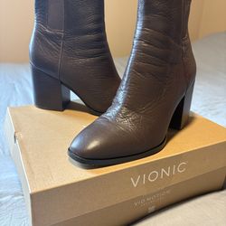 Vionic chocolate ganache boots size 10  medium