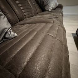 Like new, near perfect condition 3 seat reclining sofa