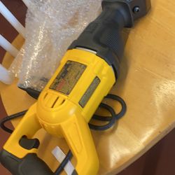 Dewalt VS Reciprocating Saw 1 1/8” Stroke (29mm)120v 12A no 0-2900/min(SPM)