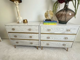 Pair of Modern Light Gray Wash & Gold 3-Drawer Dressers / Nightstands – Safavieh