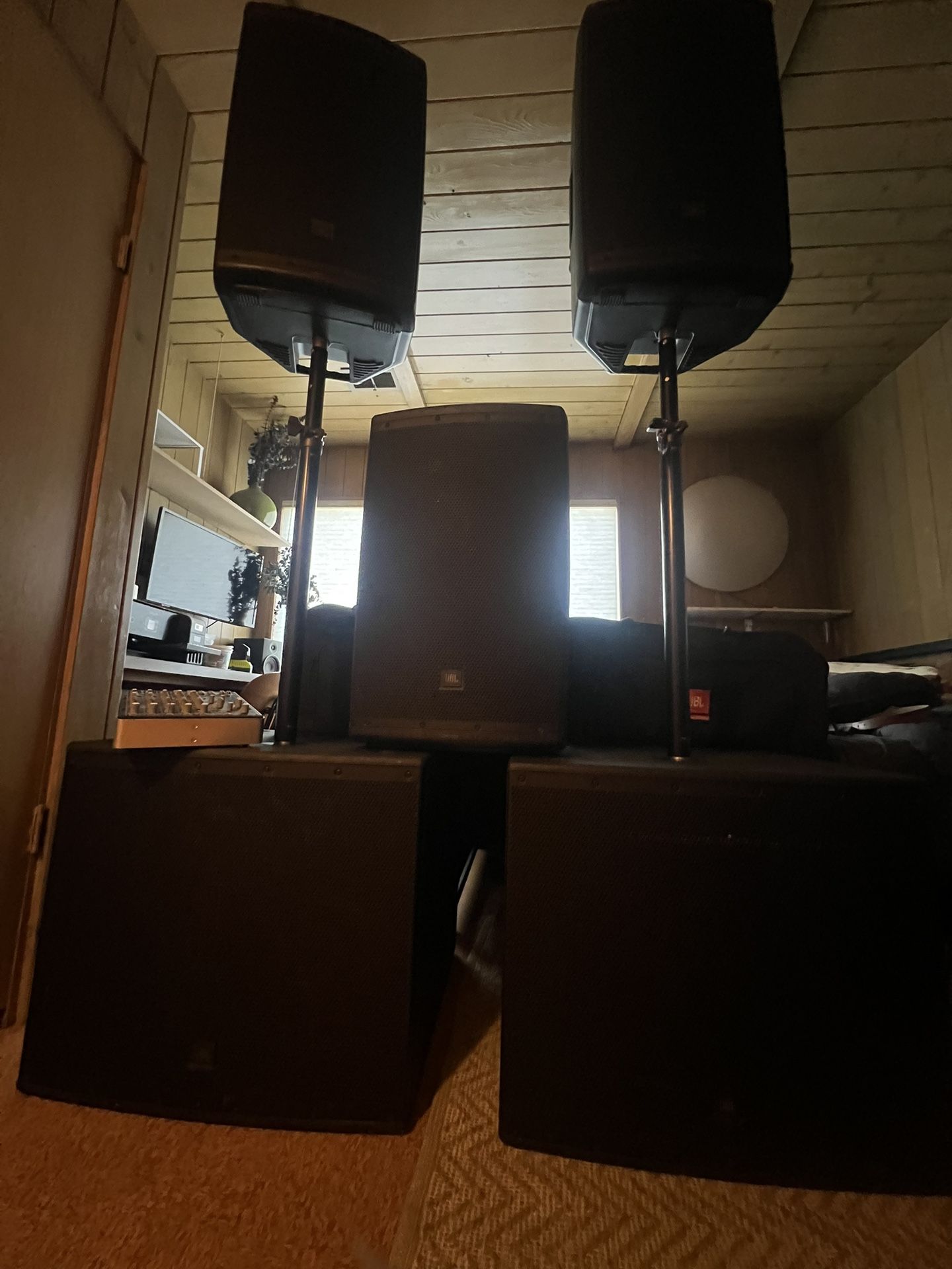 JBL EON SOUND SYSTEM + FREE MACKIE MIXER!!