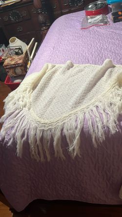 HAND MADE KNITTED SHAWL