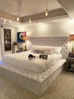 Queen bed. High Quality. Beatifull