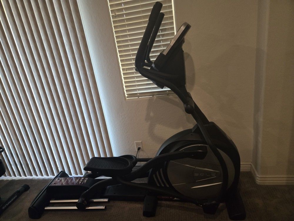 SOLE E35 Elliptical Machine