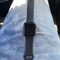 Apple Watch SE with Charger 150 OBO 