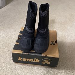 Kids Black Kamik Snow boots Size 10 (3-4 Years) In Great Condition