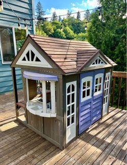 KidKraft Cedar Kid’s Playhouse (outdoor)
