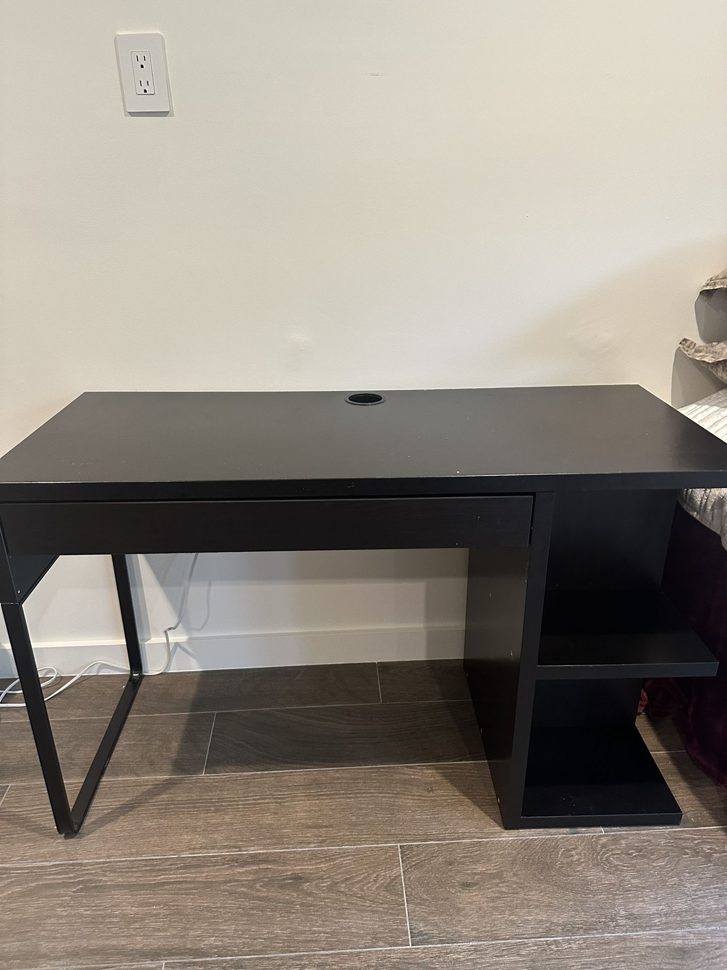 IKEA Micke Desk