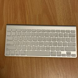 Apple Bluetooth Keyboard 