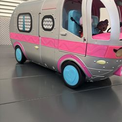 LOL Surprise OMG 4-in-1 Glamper Fashion Camper Pink Silver Play set