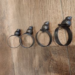 set of 4 black metal/cast-iron napkin rings little bird figures, great condition