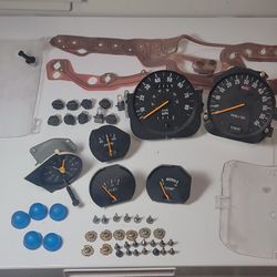 Ford Thunderbird Speedometer. D7SF-17265 Plus Extras 52pc OEM PARTS