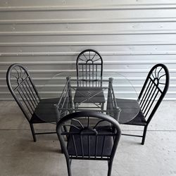 Four chair Sonor table detcan